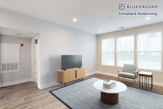 200 Bay Dr in Sudbury, MA - Foto de edificio - Building Photo