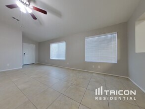 8334 W Baxter Dr in Phoenix, AZ - Building Photo - Building Photo