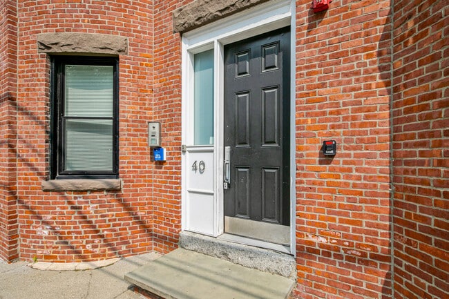 46 Cameron St, Unit 2 in Brookline, MA - Building Photo - Building Photo