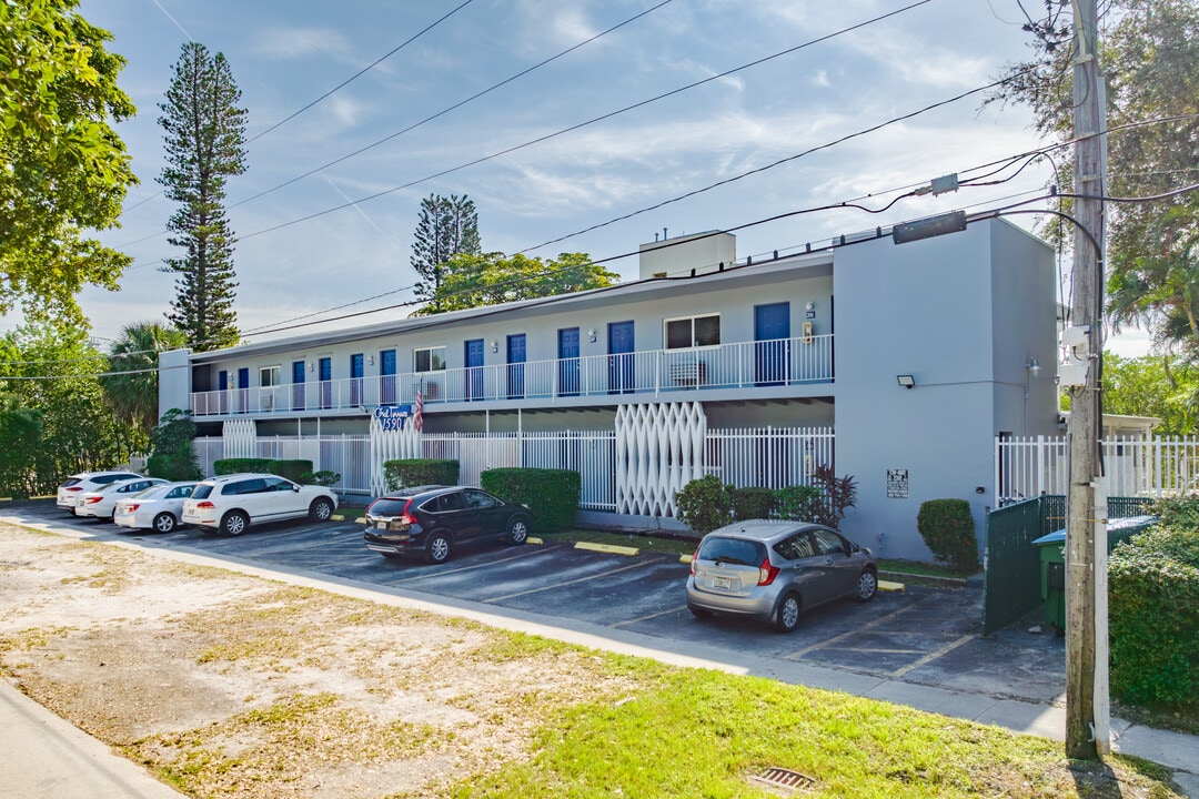 Coral Terrace in Miami, FL - Building Photo