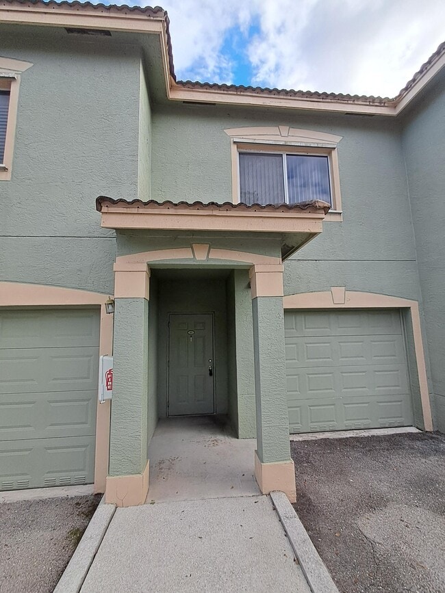 property at 280 Crestwood Cir