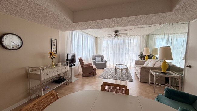3047 S Atlantic Ave, Unit 201 in Daytona Beach Shores, FL - Building Photo - Building Photo