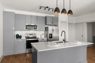 The Menlo in Jacksonville, FL - Building Photo