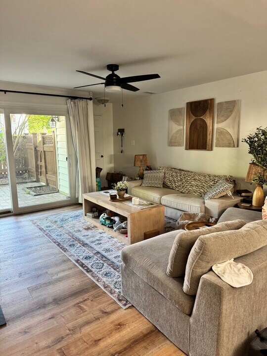 6103 Essex House Sq, Unit A in Alexandria, VA - Building Photo