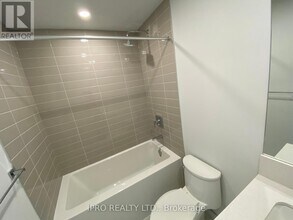 430-4430 Square One Dr in Mississauga, ON - Building Photo - Building Photo