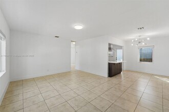 570 NW 49th St in Miami, FL - Building Photo - Building Photo