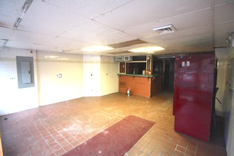 321 E Houston St in New York, NY - Building Photo - Interior Photo