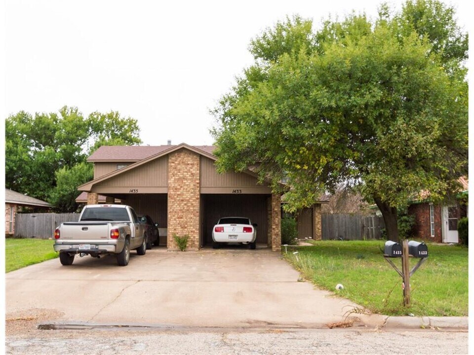 1433 Yeomans Rd in Abilene, TX - Building Photo