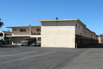 Las Posas Capri in Camarillo, CA - Building Photo - Building Photo