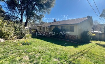 11145 Curry Dr in Sonora, CA - Building Photo - Building Photo