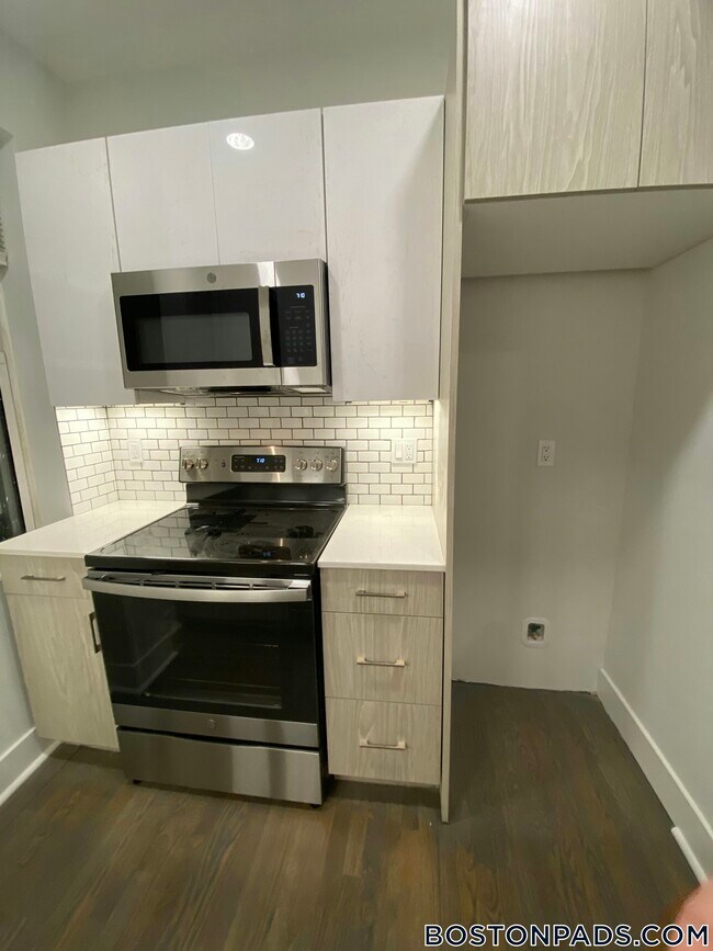 32 Queensberry St