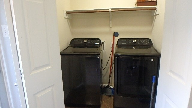 property at 1725 Kemah Village Dr