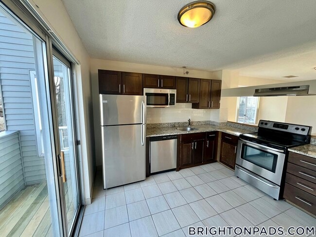 150 N Beacon St in Boston, MA - Building Photo - Building Photo