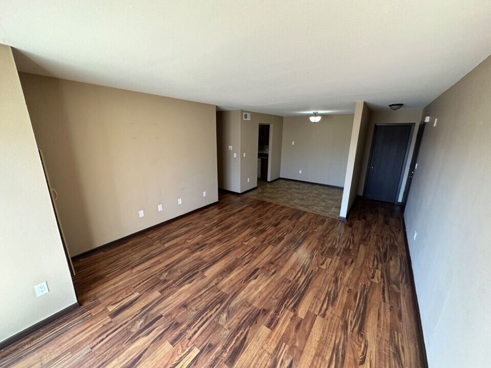 7601 W Donna Ct in Milwaukee, WI - Building Photo