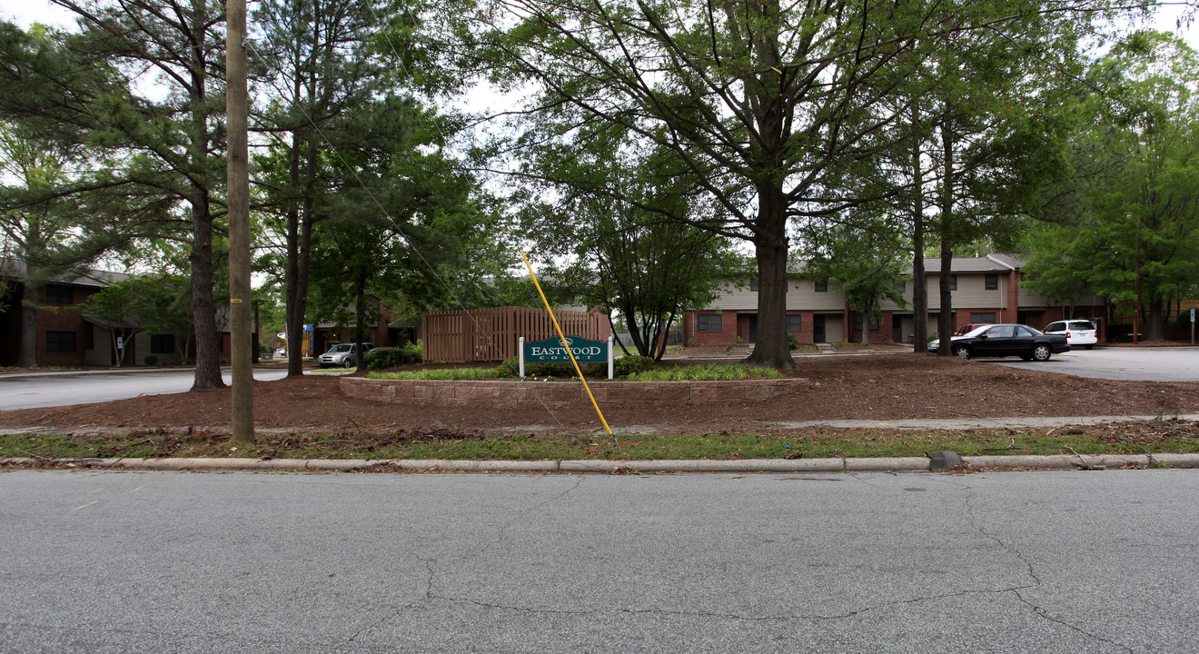 Eastwood Court in Raleigh, NC - Foto de edificio