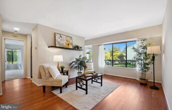 9574 Jayhawk Terrace-Unit -204 in Manassas, VA - Building Photo - Building Photo
