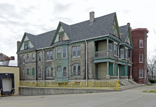 1716-1722 N 5th St in Milwaukee, WI - Foto de edificio - Building Photo