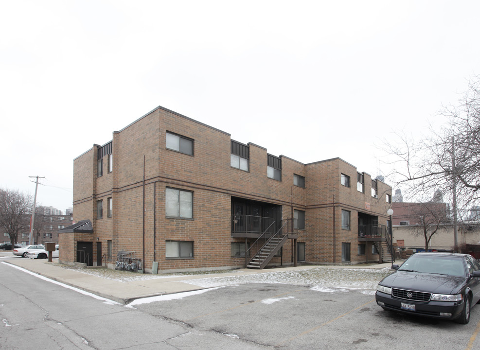 1261 N Cleveland Ave in Chicago, IL - Building Photo