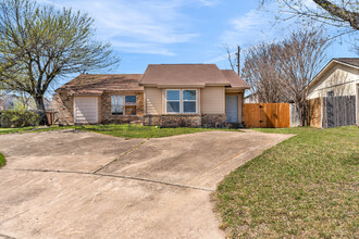 16026 Fitchburg Cir in Pflugerville, TX - Foto de edificio - Building Photo