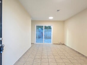 1365 Stanwood Dr, Unit 4 in San Jose, CA - Foto de edificio - Building Photo