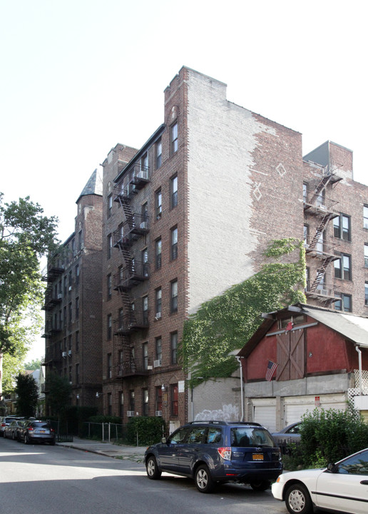 445 E 5th St in Brooklyn, NY - Building Photo