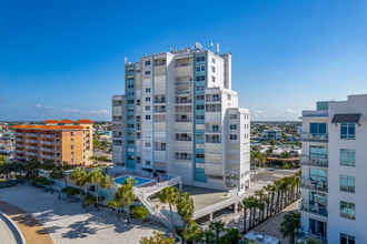 Treasure Sands in Treasure Island, FL - Building Photo - Building Photo