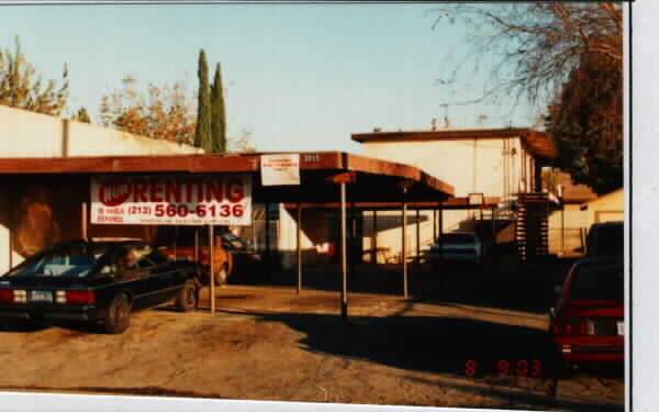 3915 Clara St in Cudahy, CA - Foto de edificio - Building Photo