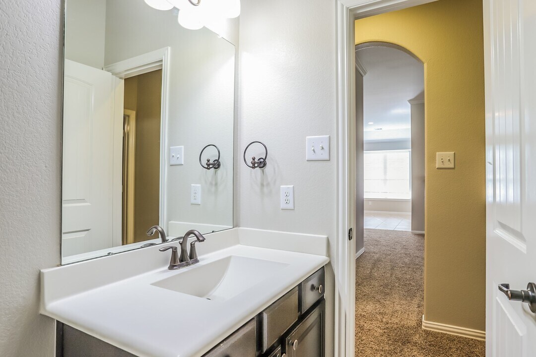 7426 Upland Mill Ln in Richmond, TX - Building Photo