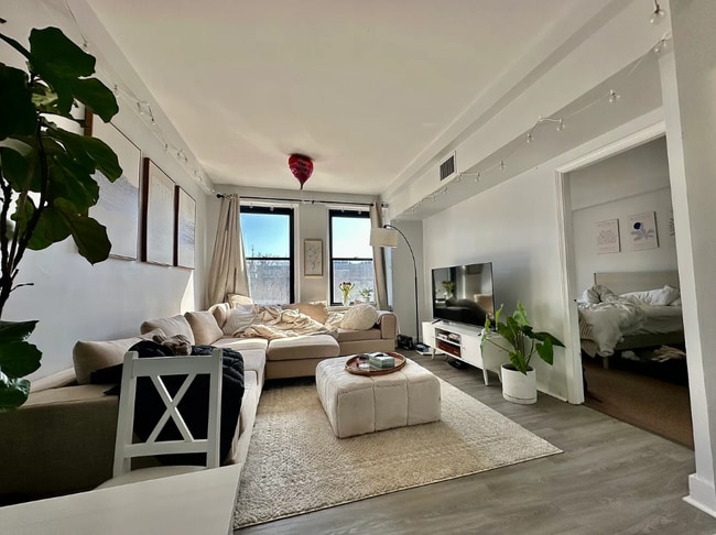17 Bay State Rd, Unit 11D in Boston, MA - Building Photo - Building Photo