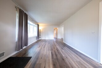 7118 Ewing Ave N in Minneapolis, MN - Building Photo - Building Photo