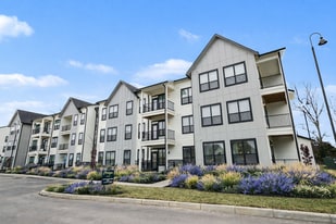 Paragon Ranch in Blue Ash, OH - Building Photo