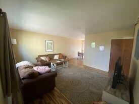 6039 SE Center St, Unit 6039 in Portland, OR - Building Photo