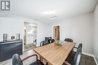 86 Temperance St in Aurora, ON - Building Photo - Building Photo