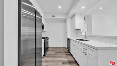 627 N Dillon St in Los Angeles, CA - Building Photo - Building Photo