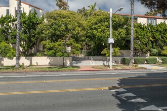 6455 La Jolla Blvd in La Jolla, CA - Building Photo - Building Photo