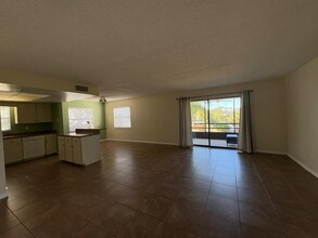 2479 Twin Dr-Unit -28 in Sarasota, FL - Building Photo - Building Photo