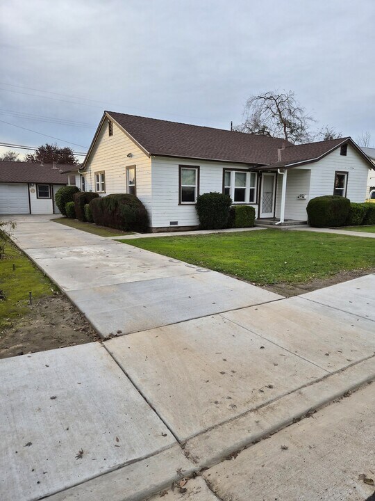 1059 S Rupert Ave in Reedley, CA - Building Photo
