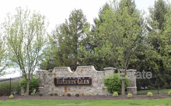 923 Stonehaven Way in York, PA - Building Photo - Building Photo