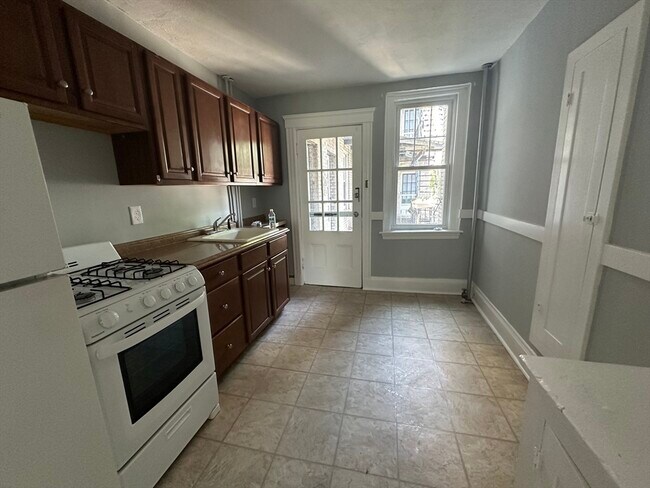 12 Brooks Park in Medford, MA - Building Photo - Building Photo