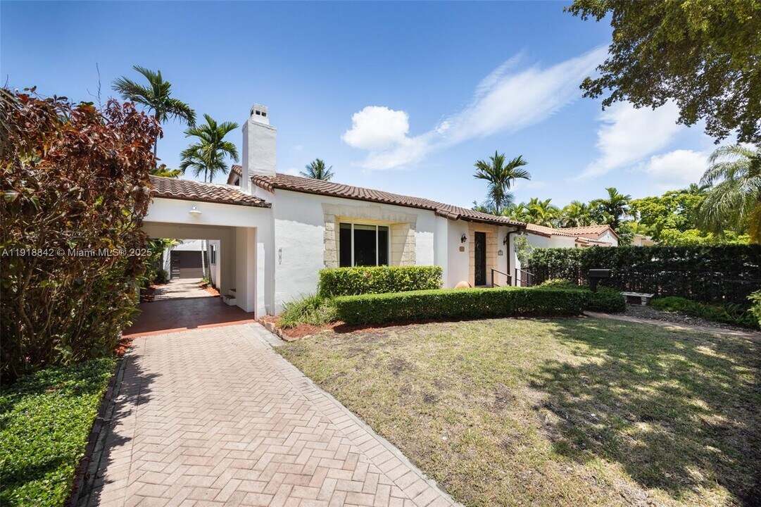 451 SW 25th Rd in Miami, FL - Building Photo