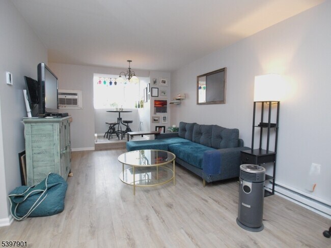 520 Turnpike C125 Tpke in Pompton Plains, NJ - Building Photo - Building Photo