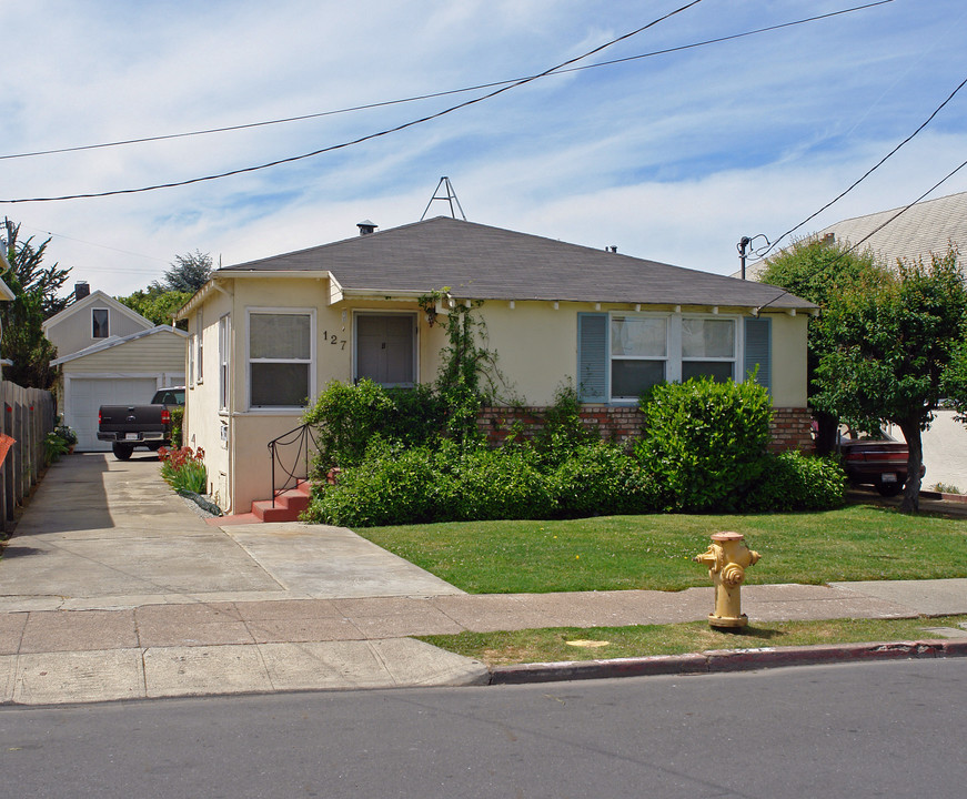 127 N Claremont St in San Mateo, CA - Building Photo