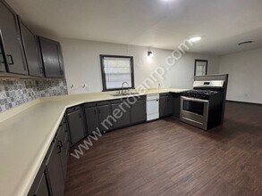 4614 Schmucker Dr in Fort Wayne, IN - Foto de edificio - Building Photo
