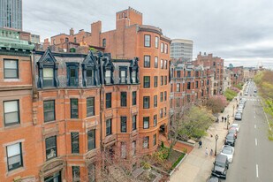 290 Commonwealth Ave in Boston, MA - Building Photo