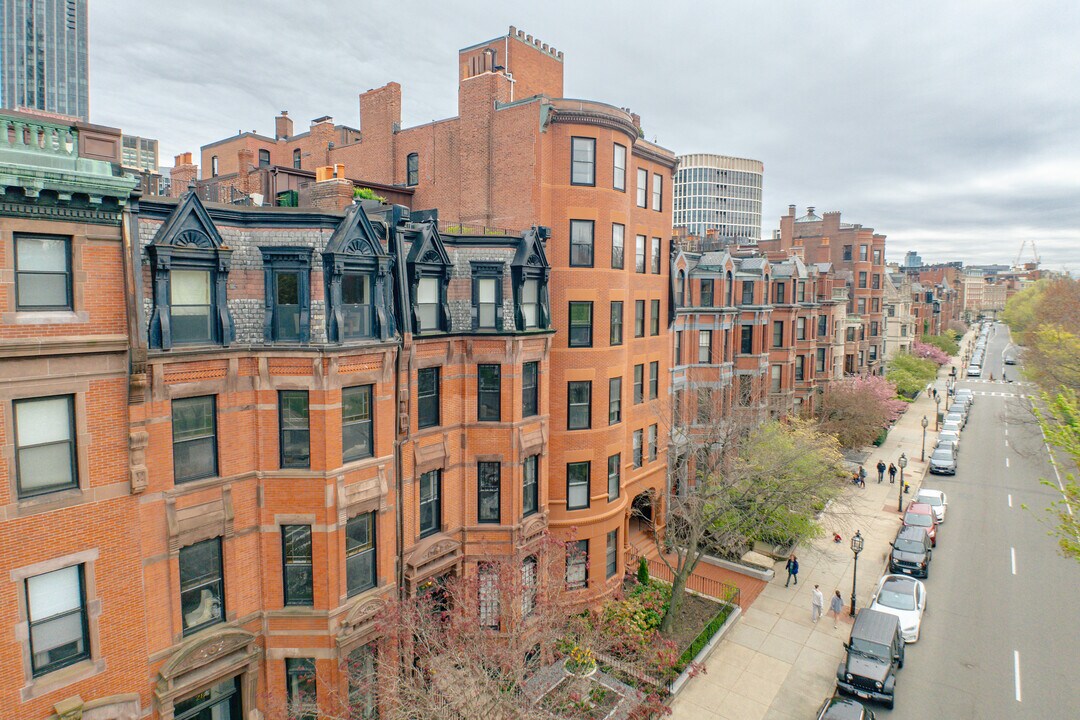 290 Commonwealth Ave in Boston, MA - Building Photo