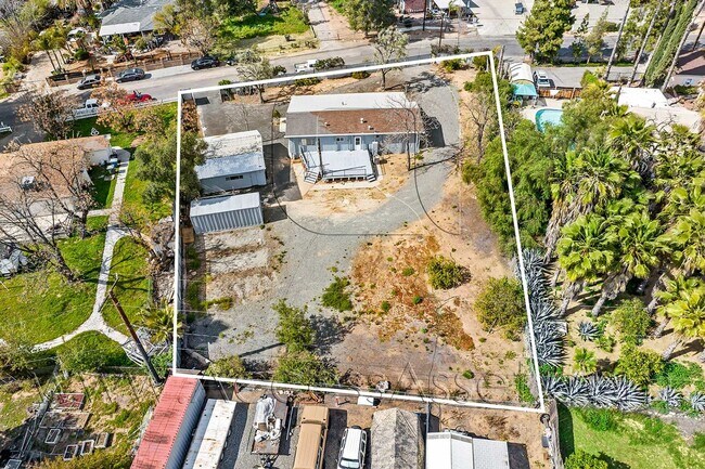 20993 Mariposa Rd in Lake Elsinore, CA - Building Photo - Building Photo