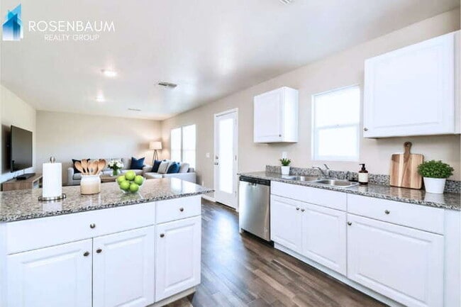 8764 W Reventon Dr, Unit 201 in Arizona City, AZ - Building Photo - Building Photo