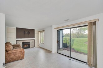 855 Johnstown Ln in Wheaton, IL - Building Photo - Building Photo