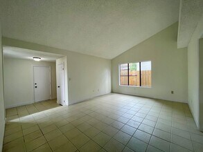 8522 Snow White Dr in El Cajon, CA - Building Photo - Building Photo