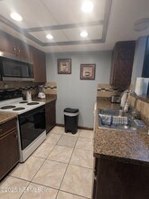 733 Century 21 Dr in Jacksonville, FL - Foto de edificio - Building Photo